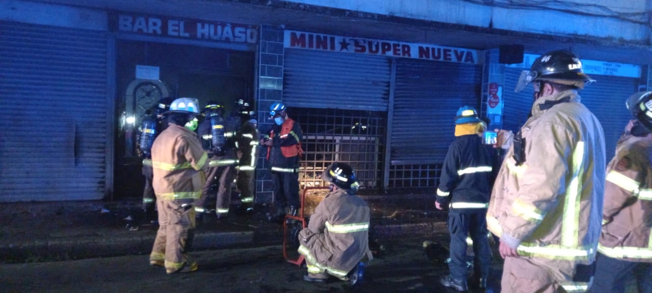 Incendio Consume Local En Calidonia Critica