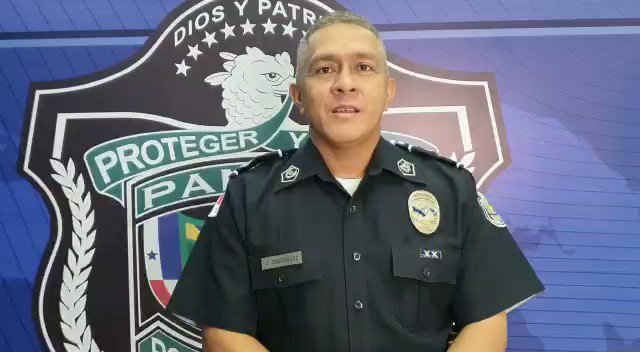 File:Policía Nacional de Panamá - Sgto junto al grupo.jpg - Wikipedia