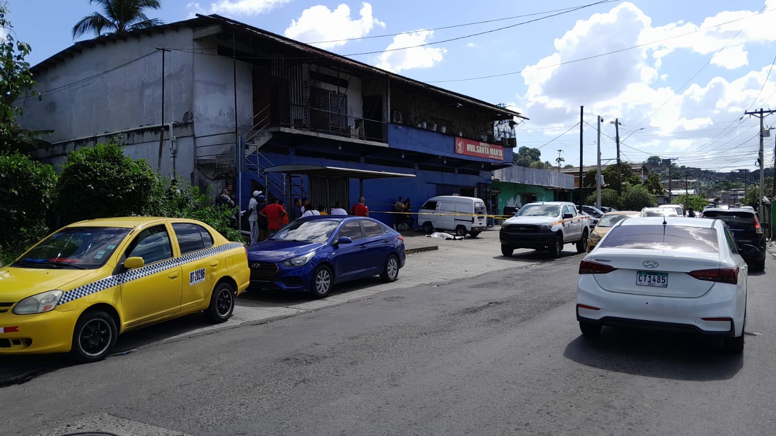 Escena del hecho violento en las cerca del minisúper Santa Marta, San Miguelito.  (Foto-Video: Landro Ortíz)