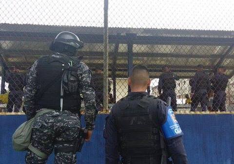 Los delincuentes vestían uniformes de la Policía Nacional.   (Foto: D. Sánchez)