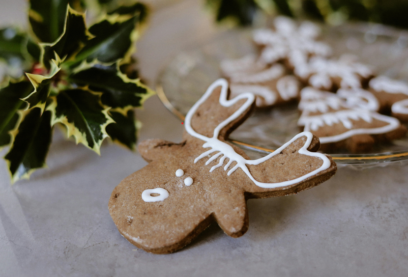 Hacer galletas o dulces es una buena opción para pasar tiempo con tus hijos. Foto: Pexels