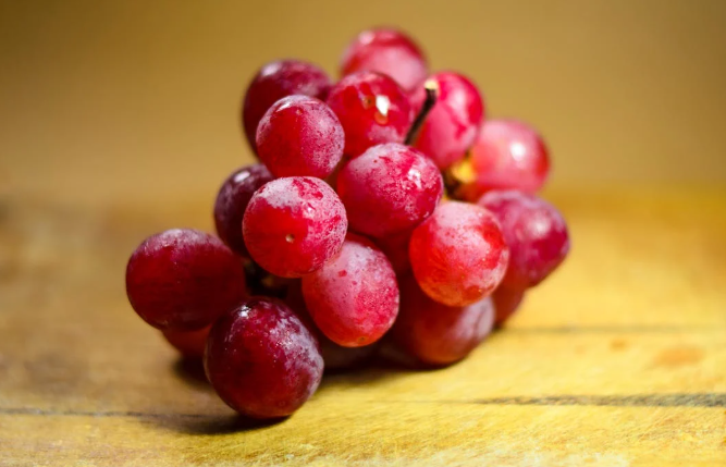 Comer 12 uvas es uno de los rituales que se hacen para fin de año. Foto: Pexels