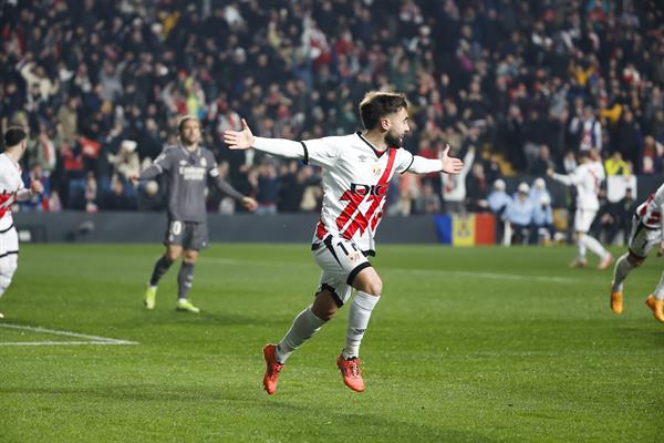  Unai López, celebra el primer gol del equipo rayista.