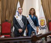 Mayer Mizrachi, alcalde del distrito capital, junto a la presidente del Consejo Municipal, Keira Navarro. 