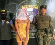 La mujer fue detenida por agentes de Senafront y el Ministerio Público.