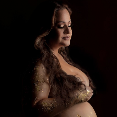 Kathy Phillips mostró en una hermosa sesión de fotos cómo avanza su embarazo. Foto: Instagram