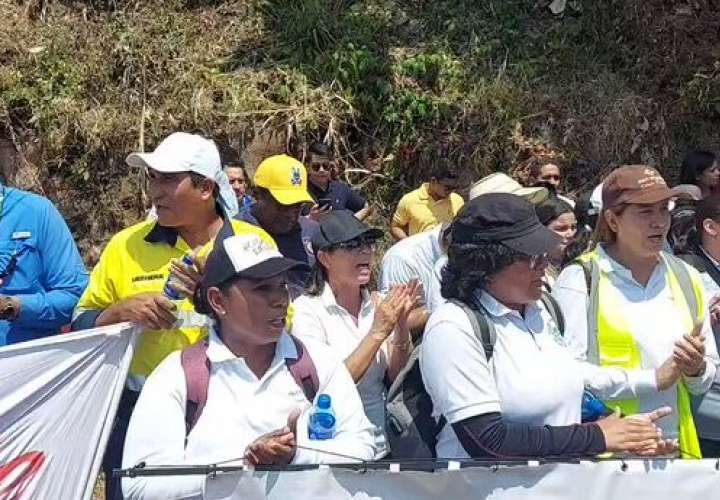 Protesta frente a la AMP. ( Foto-Video: Einar Valdés- Next Noticias)