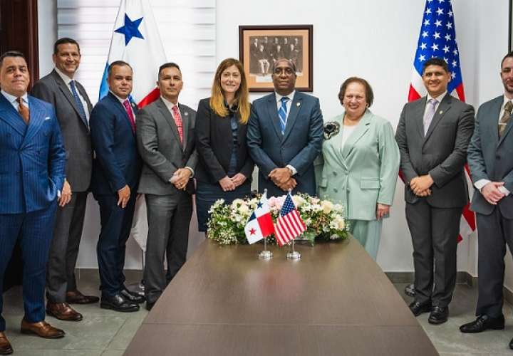 El Procurador General de la Nación, Javier Enrique Caraballo Salazar, recibió la visita de cortesía de la Administradora de la DEA, Anne Milgram.
