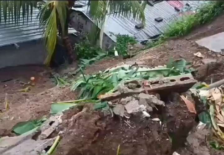 Las casas quedaron entre tierras y pedazos de bloques.