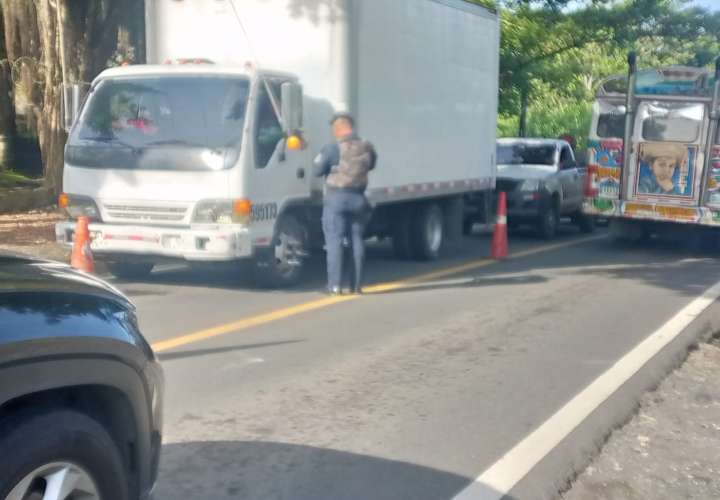 La Policía captura a los maleantes en un punto de bloqueo.