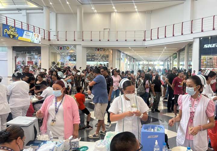 Jornada masiva de vacunación en centro comercial de Panamá Oeste.