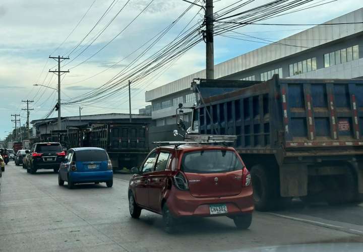 Camioneros reclaman su pago .