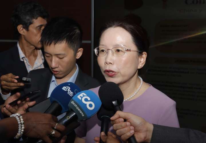 Xu Xueyuan, embajadora de China. Foto: Victor Arosemana