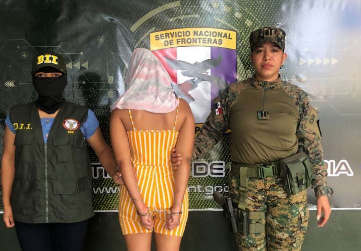 La mujer fue detenida por agentes de Senafront y el Ministerio Público.