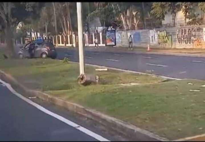 Escena del choque fatal en avenida Balboa. (Foto: Tráfico Panamá)