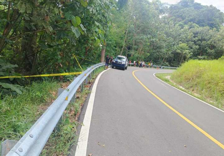 Escena del fatal accidente en la vía principal de Tierra Oscura.