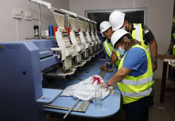 Directora del Inadeh realiza recorrido por los talleres.