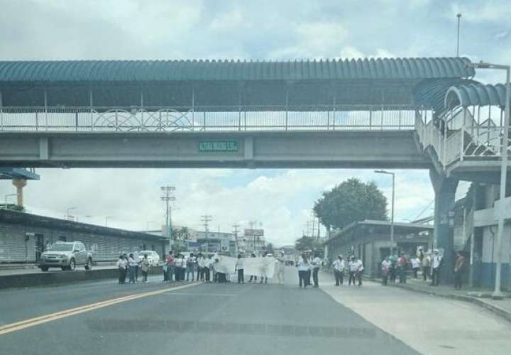 Cierre de la vía principal de Juan Díaz, exigen que aceleren construcción de nueva escuela Gran Bretaña.