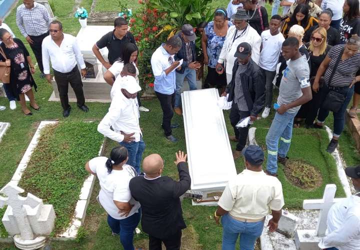 El cuerpo de Infanzón está sepultado en el cementerio municipal de Juan Díaz.  (Foto: Alexander Santamaría)