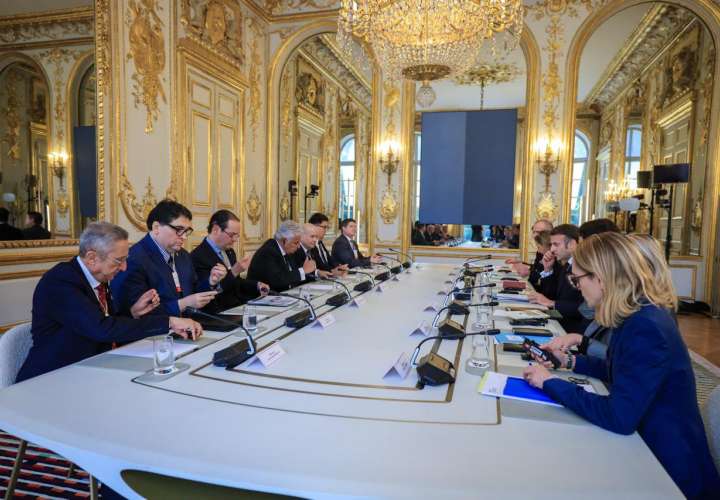 Dialogo franco entre los mandatarios y sus equipos.