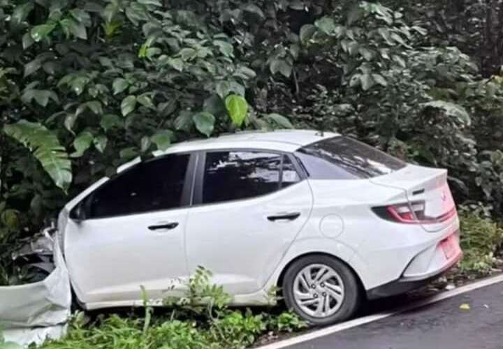 Unos de los autos involucrados en el accidente de tránsito.