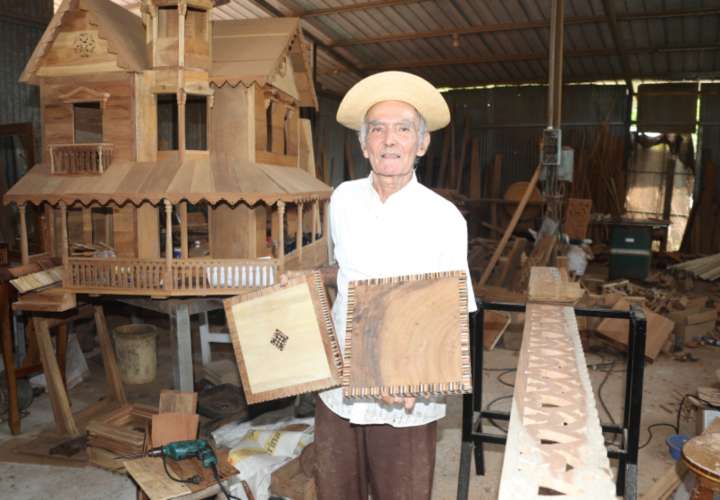 Fabio González, artesano de Guararé que inspira una vejez activa