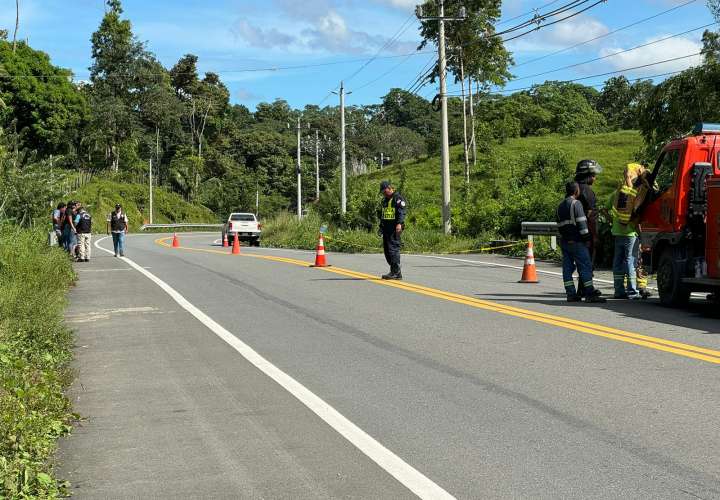 ¡Tragedia en la curva! Conductor muere atrapado tras brutal vuelco 