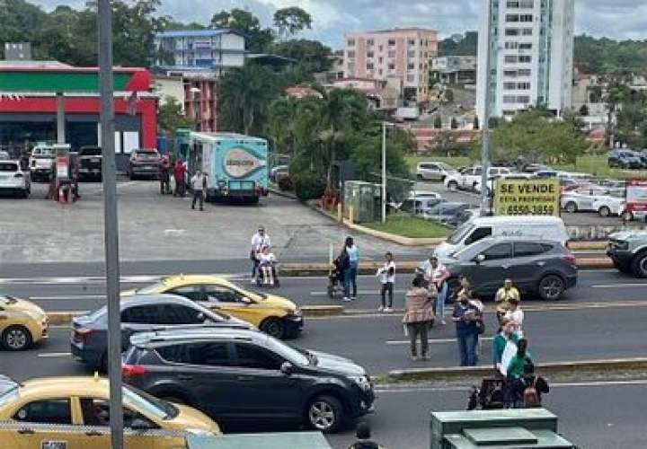 Cierre de la vía Tumba Muerto.