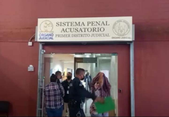 Reporte periódico para mujer que asesinó a su pareja  [Video]