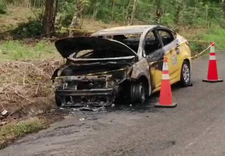 Balean taxista; le roban el selectivo y después lo queman (Video)