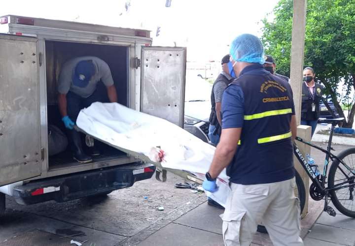 El cuerpo del joven presentaba al menos, cinco impactos de bala. Video/Foto: Alexander Santamaría 