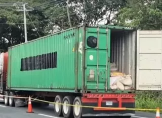 Delincuentes buscaban droga que se suponía era transportada en el camión.  /  Foto: RS