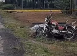 El motociclista falleció de forma instantánea.
