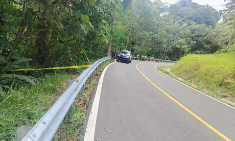 Escena del fatal accidente en la vía principal de Tierra Oscura.