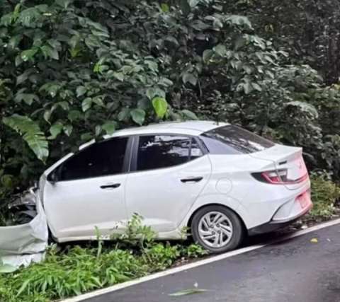 Unos de los autos involucrados en el accidente de tránsito.