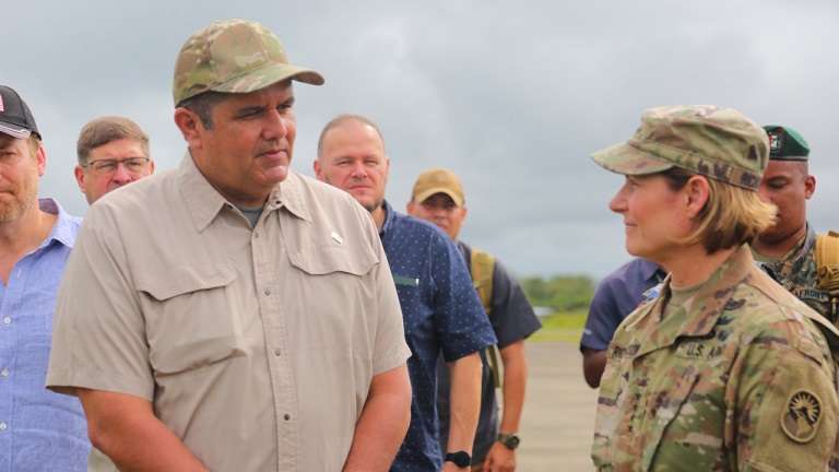 La jefa del Comando Sur de Estados Unidos, Laura Richardson, cerró este martes una visita a Panamá con una gira por la provincia del Darién.