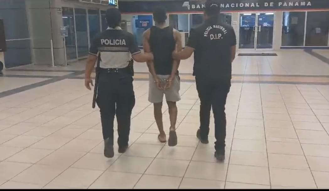 Detenido en el aeropuerto