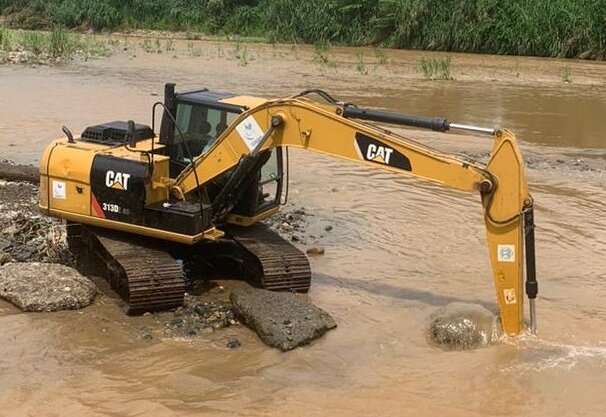 Limpieza en la toma de agua de potabilizadora de Pacora.