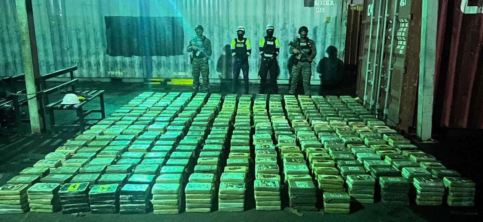 Los paquetes de droga estaba ocultos en un contenedor.