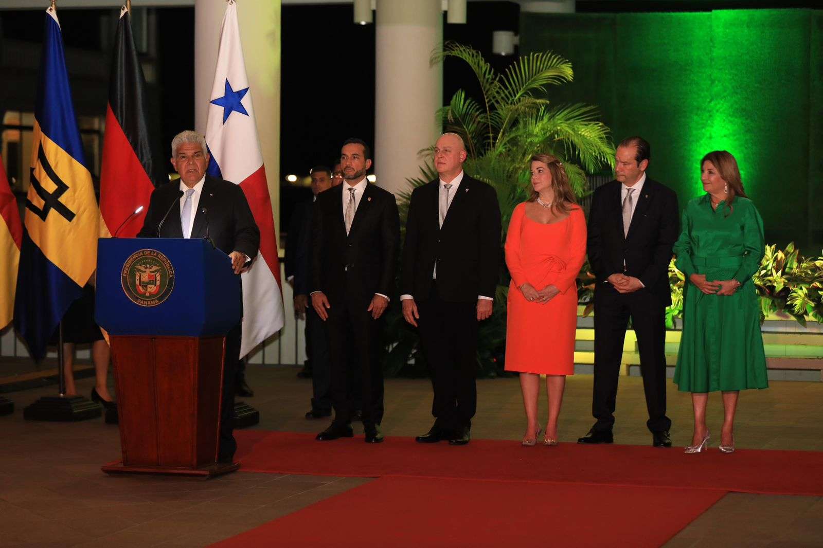 Presidente Mulino dirige unas palabras al Cuerpo Diplomático.