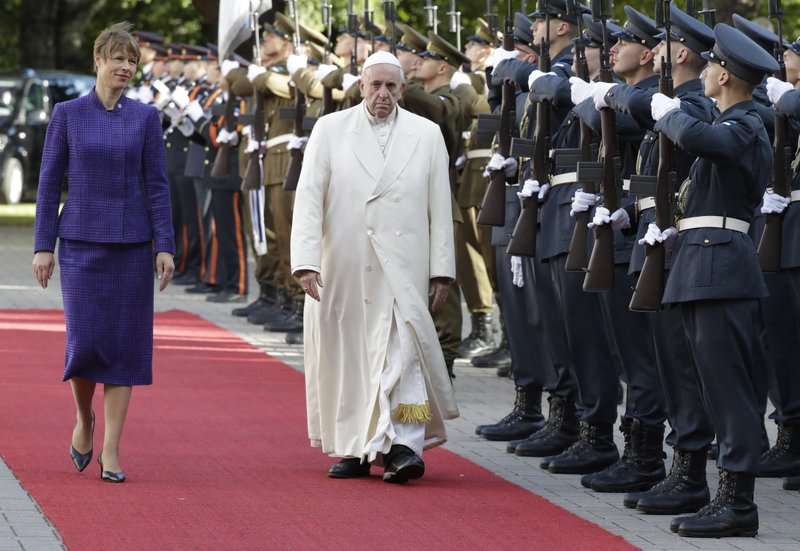 La gira de cuatro días del papa Francisco también llevó a Francisco a Lituania y Letonia. AP