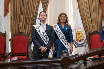 Mayer Mizrachi, alcalde del distrito capital, junto a la presidente del Consejo Municipal, Keira Navarro. 