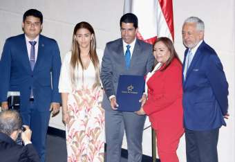 En su comparecencia, José Ramón Icaza estuvo acompañado por el actual administrador del Canal, Ricauter Vásquez. Foto: Víctor Arosemena 