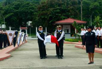 Ceremonia oficial en la sede de la Policía Nacional