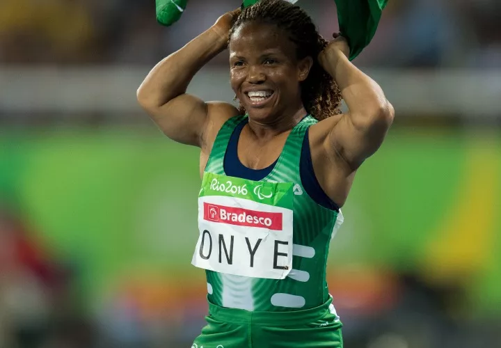 Lauritta Onye cumplió con los pronósticos de favorita para anexarse el oro y el nuevo récord mundial en lanzamiento de bala.