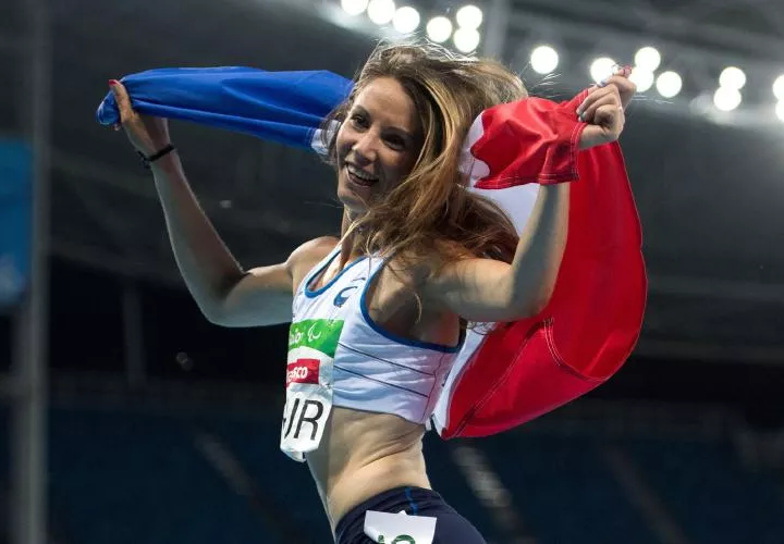 La francesa Marie-Amelie le Fur ganó el oro al imponer marca paralímpica y mundial en los 400 metros. 