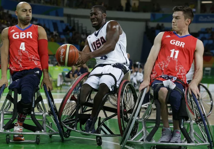 Estados Unidos derrotó 65 a 48 Gran Bretaña, en el partido del grupo B de baloncesto en silla de ruedas.