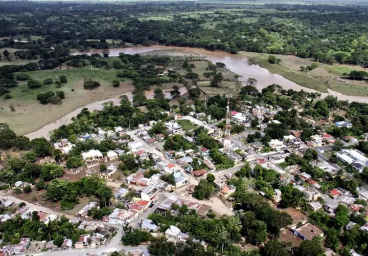 Fotografía cedida este domingo 24 de septiembre por la Fuerza Aérea Dominicana (FAD), de localidades afectadas por las inundaciones producidas tras el paso del huracán María, en Monte Plata (República Dominicana). EFE/ Archivo