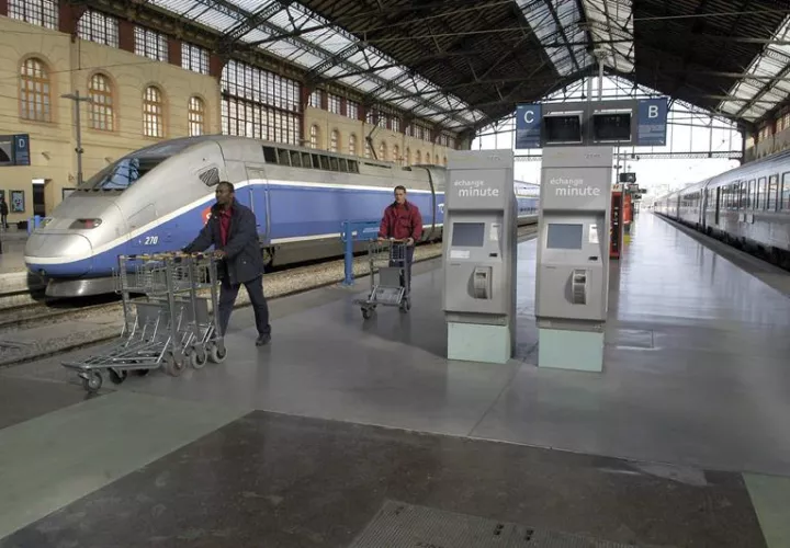 Vista de un andén de la estación ferroviaria de Saint Charles en Marsella, al sur de Francia. EFE/Archivo