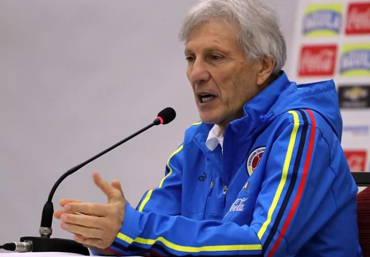 José Nestor Pekermán habla previo al partido ante Paraguay. Foto: EFE